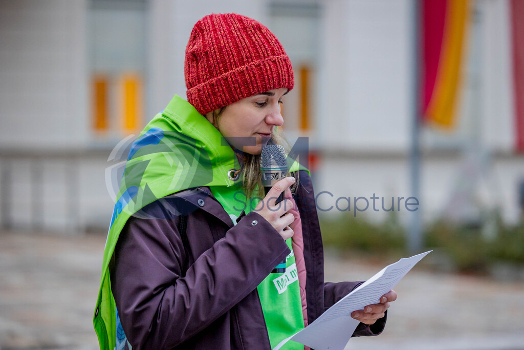 R06_2770 | 29.NOV.24-Protestmarsch gegen Gewalt-Copyright: Katholische Kirche Kärnten/Denk Dich Neu/Trainproduction/Matthias Trinkl