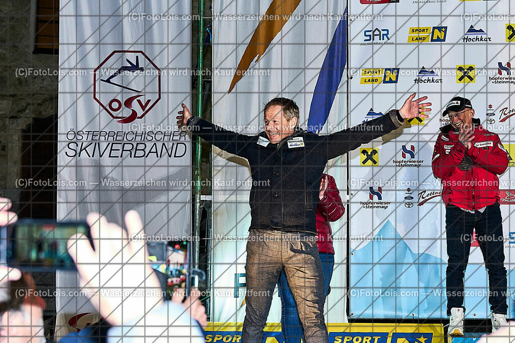 ALP2421_FMC-SL_Kat-A_Siegerehrung | (C)FotoLois.com, Alois Spandl, World Criterium Masters Ski Alpin 2023 Hochkar, WellcomeFeier mit Siegerehrungen Slalom A + GiantSlalom C, Mo 20. März 2023.