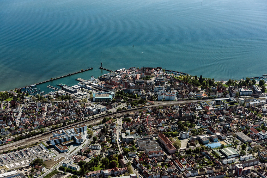 dr__0012205.jpg | FRIEDRICHSHAFEN 10.05.2017 Marina - Hafenbereich am Ufer des Bodensees in Friedrichshafen im Bundesland Baden-Württemberg, Deutschland. // Marina - harbour area on the shore of Bodensees in Friedrichshafen in the state Baden-Wuerttemberg, Germany. Foto: Daniel Reiter