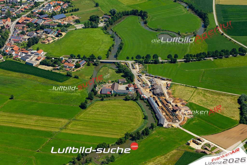 Das Luftbild der Stadt Gerzen wurde 2022 vom Flugzeug heraus erstellt (keine Drohnen-Aufnahmen) Aufnahmehöhe ca.450 Meter- hohe Bildauflösung und Druck-Qualität. Garantiert!