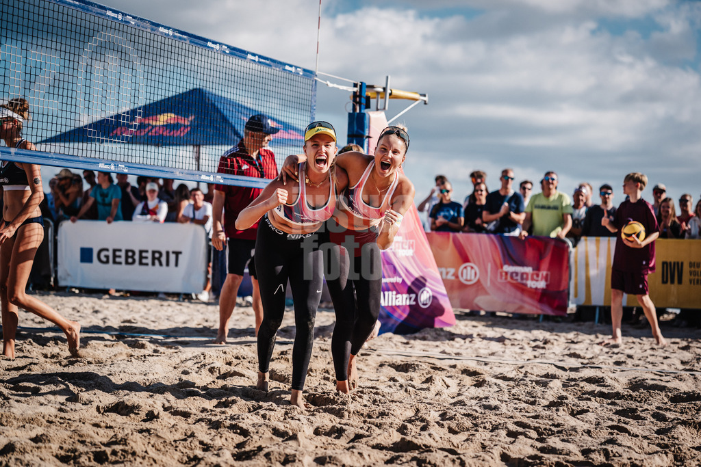 Beachvolleyball | Frauen | Deutsche Meisterschaften 2025 Timmendorfer Strand | 04.09.2025 | v.l. Chenoa Christ und Anna-Chiara Reformat jubeln