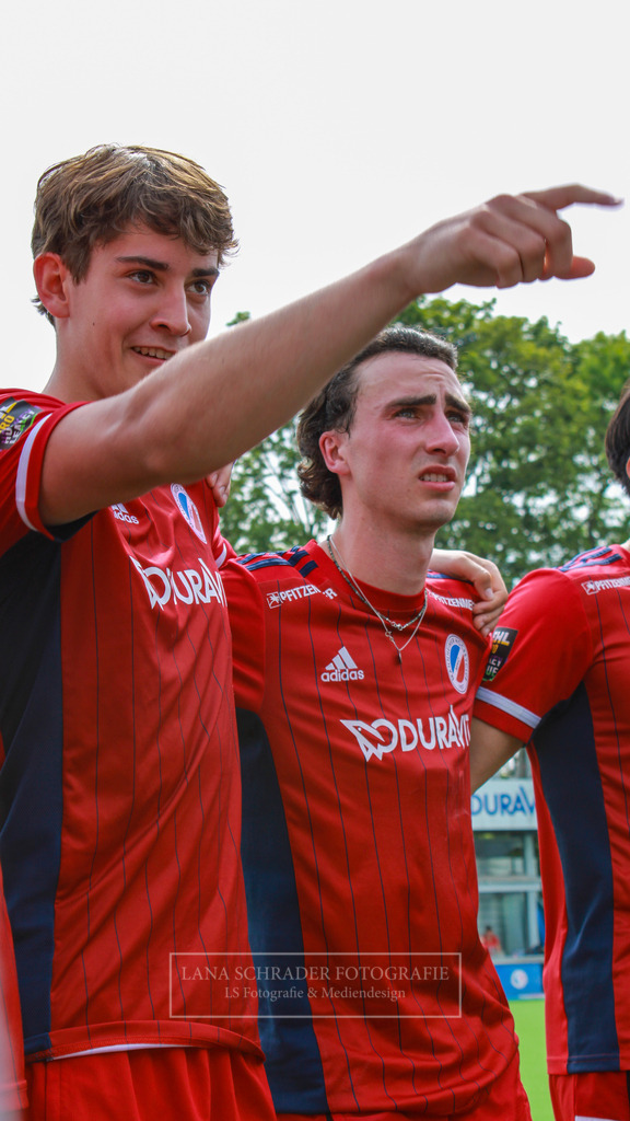 Hugo von Montgelas und Teo Hinrichs BUNDESLIGA HERREN VF3 MHC-CHTC 21.05.2023 | lanaschraderfotografie - Realisiert mit Pictrs.com