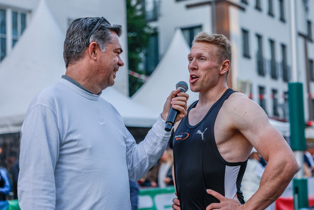 top-top.de 240913-211 | Foto, Video, Fotografie, Videografie, Fotobox, DJ, Discjockey, Musik, Musikbox, Veranstaltung, Photobooth, Amazon, Ebay, Buchtipp, Bestseller, Autor, Verlag, Buch, Wesel, Hamminkeln, NRW, Dinslaken, Rees, Drohne, Hochzeit, Party, Fotobox, Wesel, Fotograf