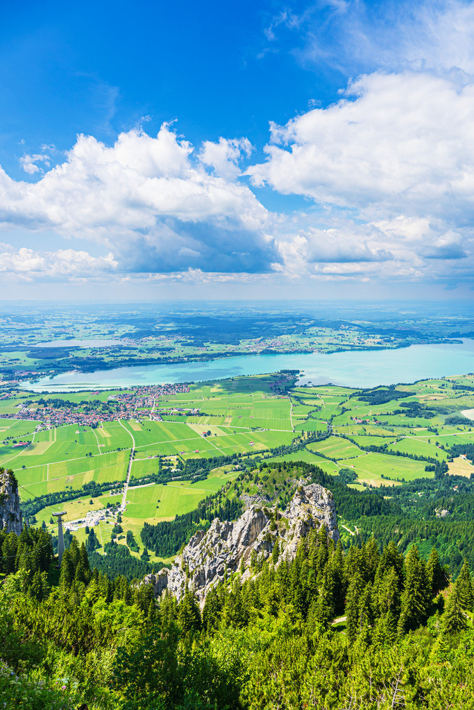 Blick vom Tegelberg auf Schwangau und den Forggensee | Blick vom Tegelberg auf Schwangau und den Forggensee.