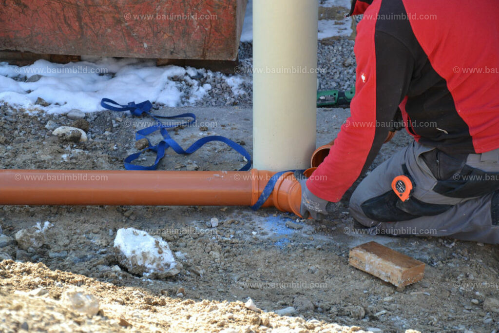 bib-lg03-abwasserkanal-0113 | Nach LV-Leistungsgruppen sortierte Detailfotos über den Bau eines Hauses. Alle Hausbau-Bilder direkt vom Urheber und Autor der Website Haus-Selber-Bauen.com