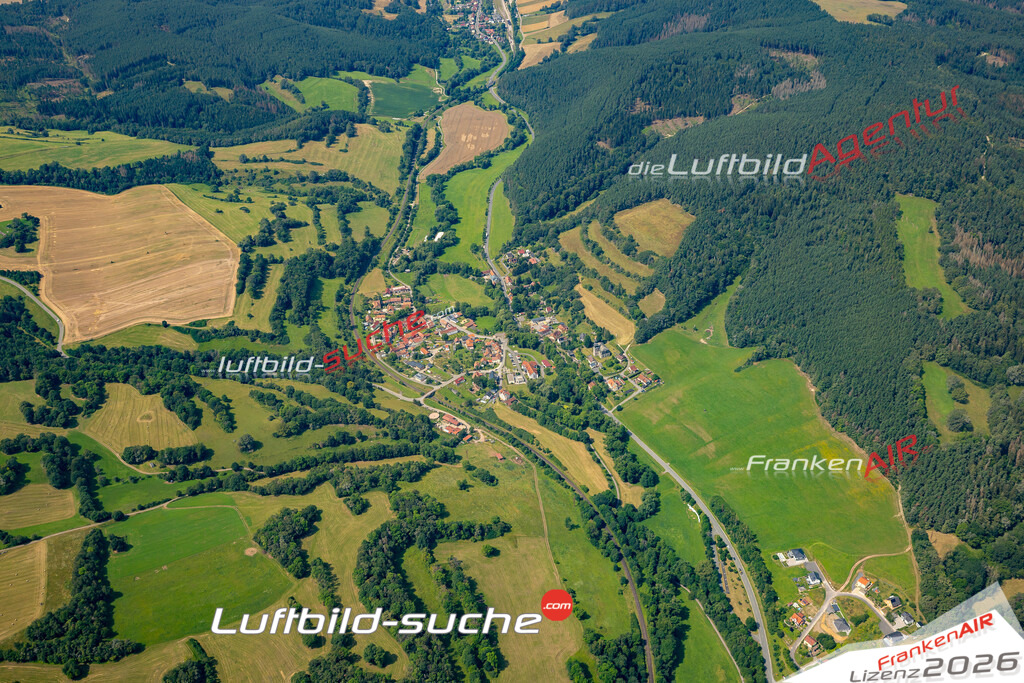 Das Luftbild zeigt : Quittelsdorf Königsee - Die Luftaufnahme wurde 2024 vom UL-Flugzeug aus erstellt ( keine Drohne ) - Hochauflösende Luftaufnahme - Für grossformatige Ausdrucke geeignet. Die Geschenkidee !Mit Lizenz und Bildrechte bestellbar