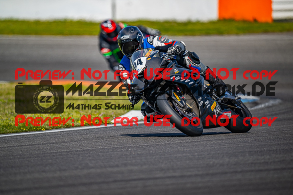 MaZZes_FotoMatrix_230410_6314 | WEISS