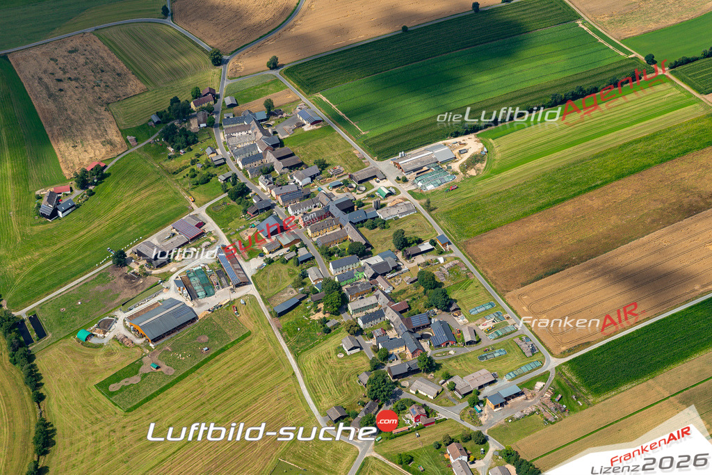 Die Luftaufnahme Reicholdsgrün - Kirchenlamitz wurde 2021 mittels Flugzeug (keine Drohne) erstellt. Hohe Auflösung -für große Poster und Wandbilder geeignet!