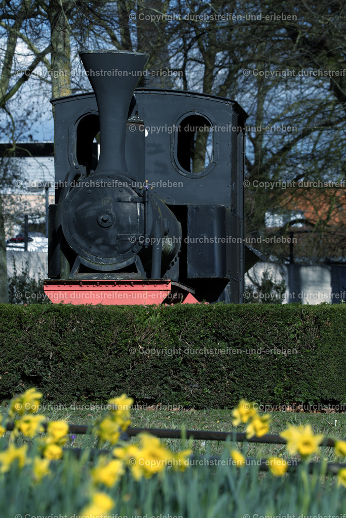 Trümmerlok an der Promenade in Münster | Trümmerlok an der Promenade in Münster für den Wiederaufbau nach dem Zweiten Weltkrieg - Realisiert mit Pictrs.com