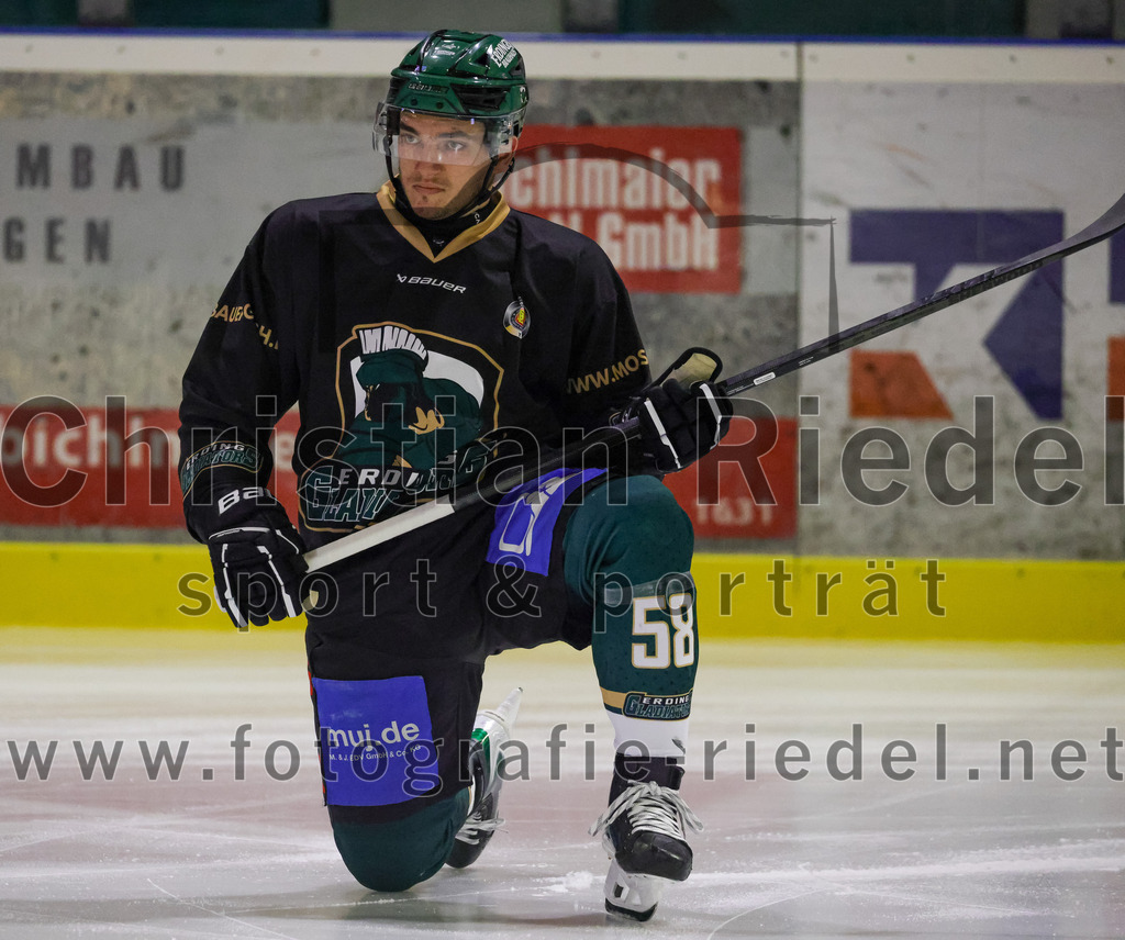 2025-12-28_006_TSV_Erding_gegen_onesto_Tigers_Bayreuth | Erding, Deutschland, 28.12.2025:Eishockey, Oberliga Süd 2025 / 2026, 31. Spieltag, TSV Erding gegen onesto Tigers Bayreuth, Endergebnis: 6:5 n.V.Paul Pfenninger (Erding Gladiators, #58)Foto: Christian Riedel / fotografie-riedel.net