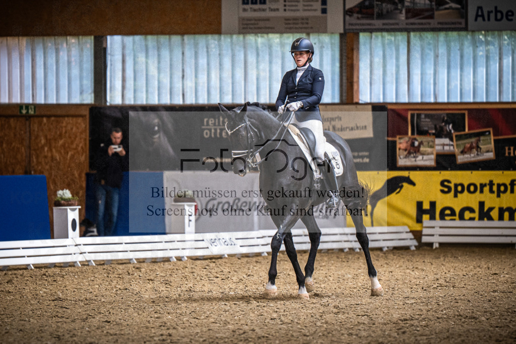 DOS_0984 | Entdecke hochwertige Reitturnierfotos von Foto Oger. Professionell, emotional und authentisch – jetzt Lieblingsmomente im Shop bestellen.Deutschlandweite Turnierfotografie. - Realisiert mit Pictrs.com