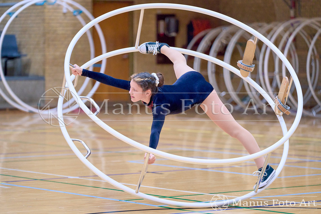 2024-11-09-5-D-DSC02388 | Professionelle Sportfotografie in Hamburg, Schleswig-Holstein und Niedersachsen – spezialisiert auf Rhönrad, Geräteturnen, Leistungsturnen und rhythmische Sportgymnastik. Bundesweite Begleitung von Rhönrad-Events. Jetzt Sport-Fotos - Realisiert mit Pictrs.com