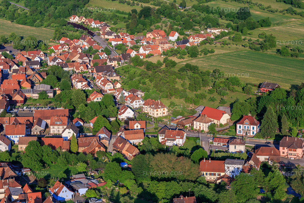 Aerial view: Rte de Wissembourg in Lembach in the state Bas-Rhin, France. – Photo: IMG_080264.jpg taken on 06/05/2015 by Werner Riehm/FLY-FOTO.com – Resolution of the original: 5472 x 3648 px