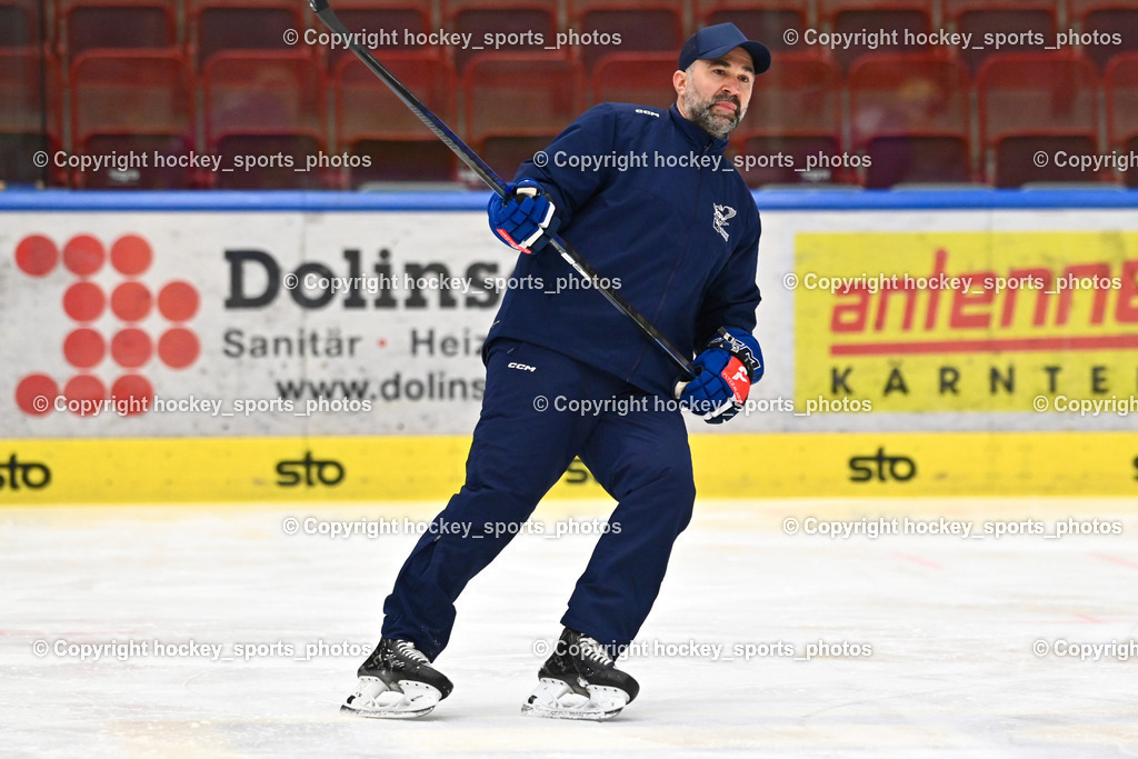 Eistrainig EC VSV mit Headcoach Pierre Allard | Eistrainig EC VSV mit Headcoach Pierre Allard, 1. Eistrainig EC VSV mit Headcoach Pierre Allard am 02.12.2025 in Villach (Stadthalle Villach), Austria, (Photo by Bernd Stefan)