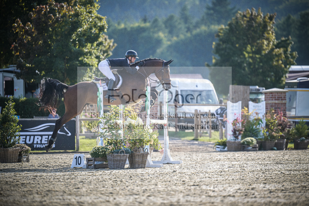 DOS_1467 | Entdecke hochwertige Reitturnierfotos von Foto Oger. Professionell, emotional und authentisch – jetzt Lieblingsmomente im Shop bestellen.Deutschlandweite Turnierfotografie. - Realisiert mit Pictrs.com