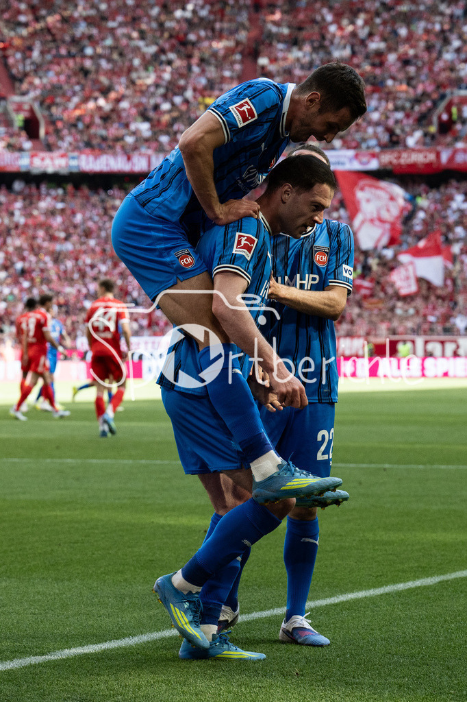 FC Bayern München - 1. FC Heidenheim | MUNICH, GERMANY - 02. MAI: Jubel der Gäste nach dem Treffer zum 0-1 durch Budu ZIVZIVADZE (1. FC Heidenheim 11) während dem Bundesligamatch zwischen dem FC Bayern München und dem 1. FC Heidenheim am 32. Spieltag in der Allianz Arena / DFL REGULATIONS PROHIBIT ANY USE OF PHOTOGRAPHS AS IMAGE SEQUENCES AND/OR QUASI-VIDEO