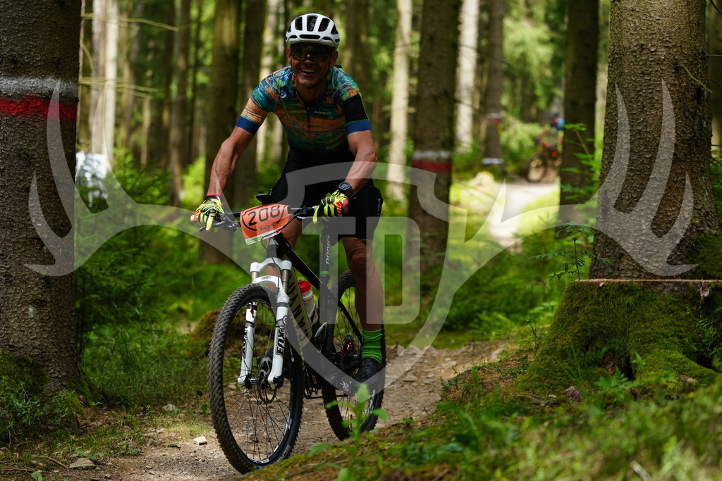 FC100493 | Fotogalerie der Treibjagd im Dunkelwald - Dein MTB Etappenrennen im Erzgebirge - Realisiert mit Pictrs.com
