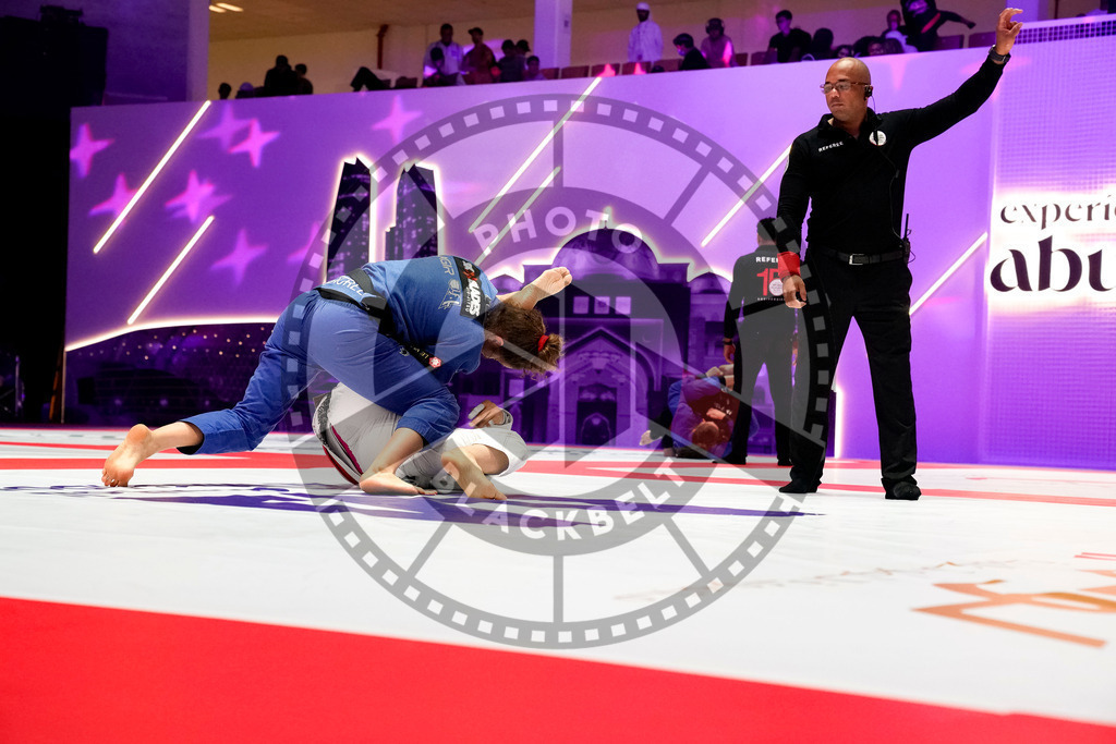 20231109PBB4471 | Fighters compete during the AJP World Professional Championship in the Mubadala Arena in Abu Dhabi, Arab United Emirates, on November 9, 2023.