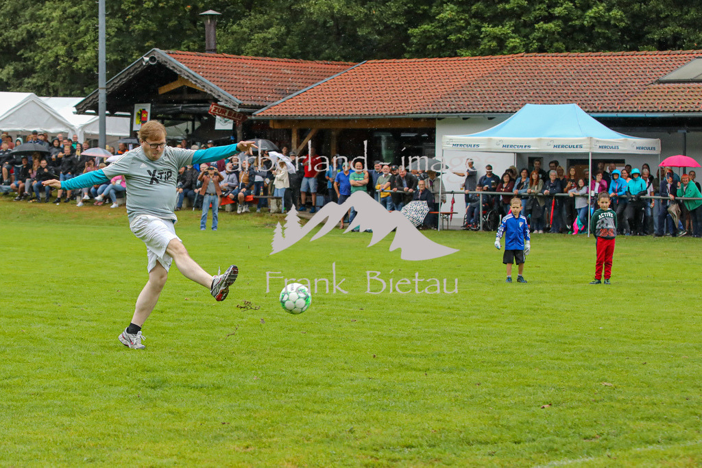 OE7A8617 | beim elfmeter, Zwiesels Stadtpfarrer Carl Christian Snethlage