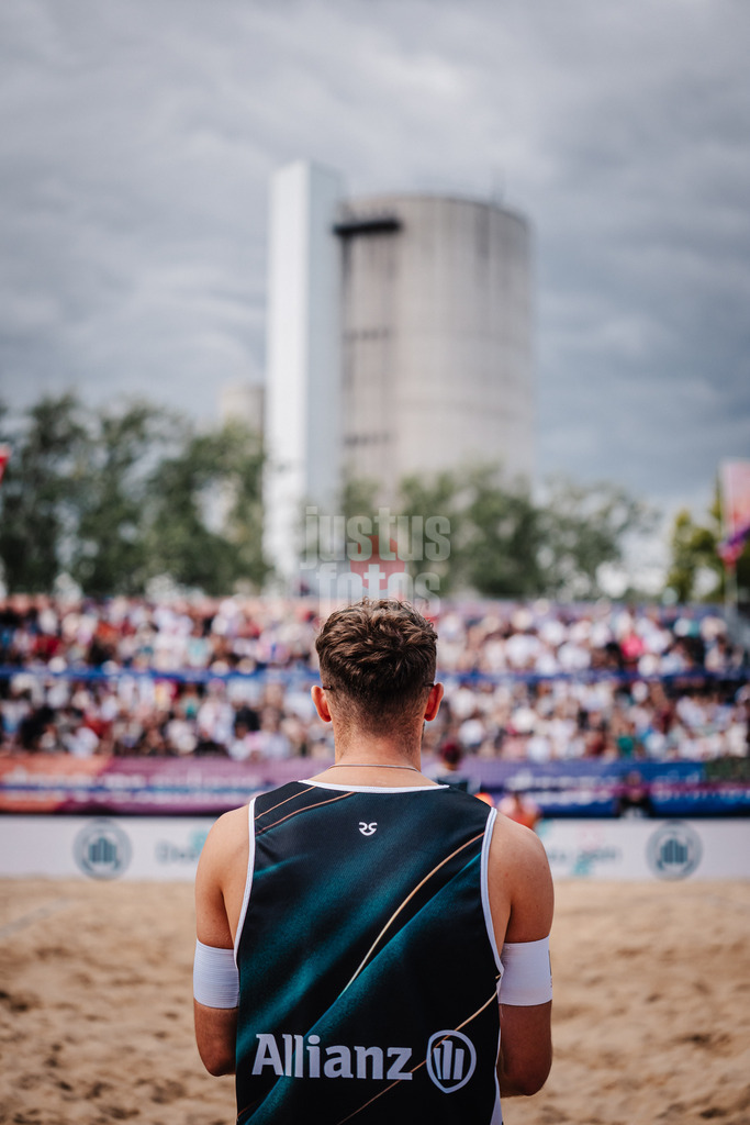 Beachvolleyball | Männer | Allianz German Beach Tour 2025 | Tourstop Berlin | 24.08.2025 | Jonas Sagstetter Aufschlag