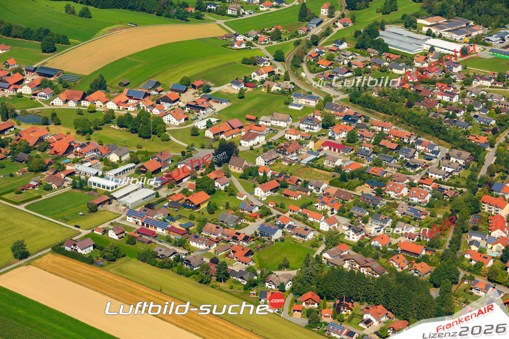 Schrägluftbild  Großarmschlag  Grafenau - Das Luftbild wurde 2025 vom UL-Flugzeug heraus erstellt ( keine Drohne ) - Hochauflösende Luftaufnahme -Nicht vergleichbar mit Google Maps oder Satelittenbilder- Die Geschenkidee !Mit Lizenz und Bildrechte bestellbar