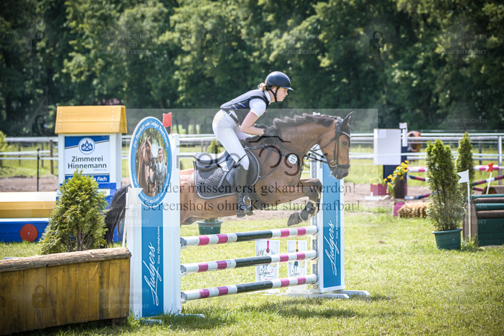 DOS_6013 | Entdecke hochwertige Reitturnierfotos von Foto Oger. Professionell, emotional und authentisch – jetzt Lieblingsmomente im Shop bestellen. - Realisiert mit Pictrs.com