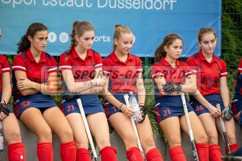 SFE_20231021_0148 | Deutsche Meisterschaft Weibliche U16 Halbfinale Düsseldorfer HC - Harvestehuder THC am 21.10.2023 in Köln (Düsseldorfer Hockeyclub 1905 e.V.), Photo: Stephan Fehrmann 2023 (Sports-Gallery)