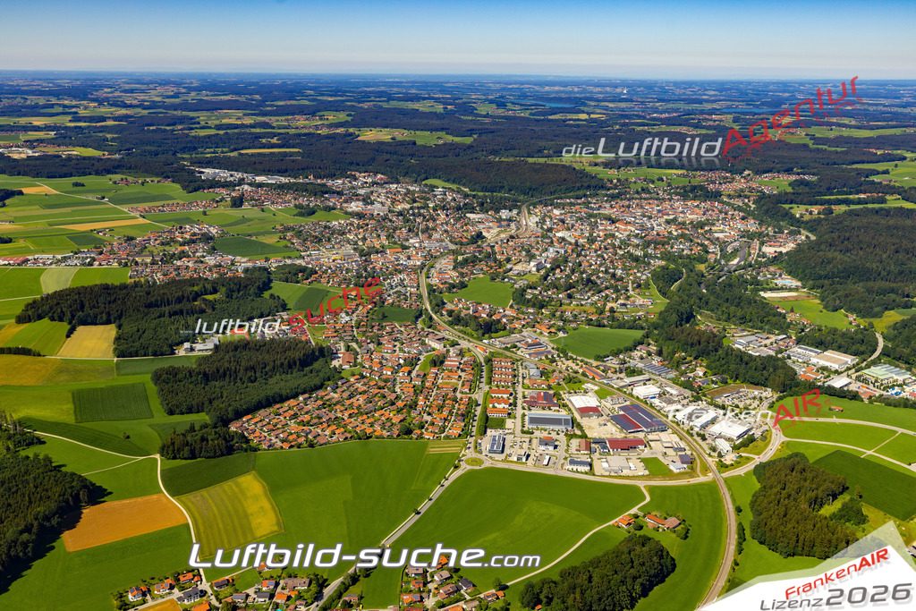 Aktuelles Luftbild von Haslach Traunstein - Die Luftaufnahme wurde 2022 mittels UL-Flugzeug erstellt ( keine Drohne ) - hochauflösende Kamera-Systeme von  Canon -Beste Qualität - Für grossformatige Ausdrucke geeignet. Die Geschenkidee !