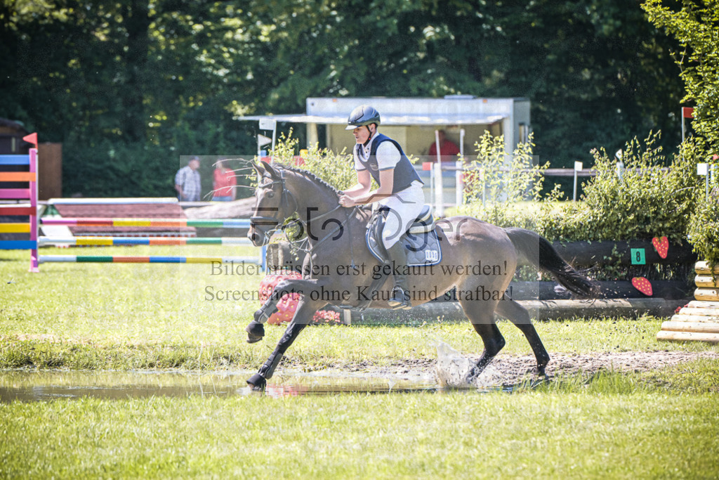 DOS_6345 | Entdecke hochwertige Reitturnierfotos von Foto Oger. Professionell, emotional und authentisch – jetzt Lieblingsmomente im Shop bestellen.Deutschlandweite Turnierfotografie. - Realisiert mit Pictrs.com