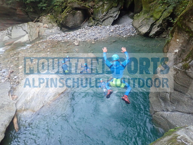 P9200061 | Bestelle die Bilder deines Berg- oder Wasser-Abenteuers mit Mountain Sports bequem von zu Hause aus direkt über unseren Online Fotoshop von pictrs.com. - Realisiert mit Pictrs.com