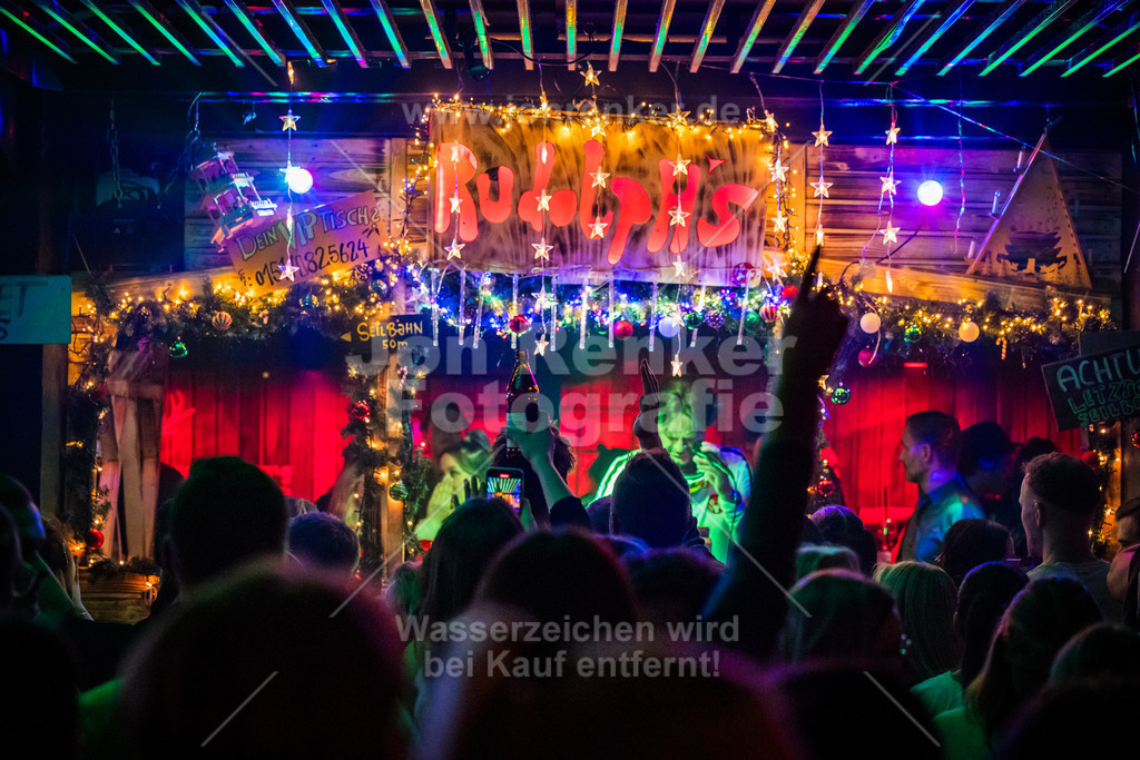 26-11-2024-RUDOLPHS-SCHLITTENBAR-LEIPZIG-LEIPZIG-COPYRIGHT-JON-RENKER-BILD-0031 | Erleben Sie unvergessliche Momente mit unserem professionellen Eventfotografen. Wir fangen Emotionen und Höhepunkte Ihrer Veranstaltung ein – von Festivals über Firmenfeiern bis zu Jubiläen. Vertrauen Sie auf kreative Perspektiven und hochwertige Bilder.  - Realisiert mit Pictrs.com
