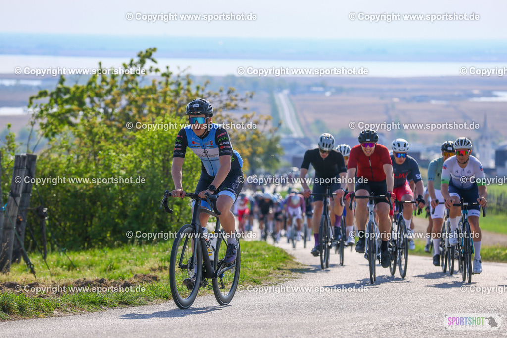 TRA_0076 | Neusiedlersee Radmarathon 2026@sportshot_your_pictrs #yourpictures#roadtowm2029 #nrm #neusiedlerseeradmarathon #neusiedlersee #neusiedlerseetourismus #burgenland #mörbisch #nrm26 #burgenlandtourismus #voglundco #poweredbyburgenlandtourismus #radsport #rad #marathon #ucigranfondo #visitburgenland #ucigranfondoworldseries