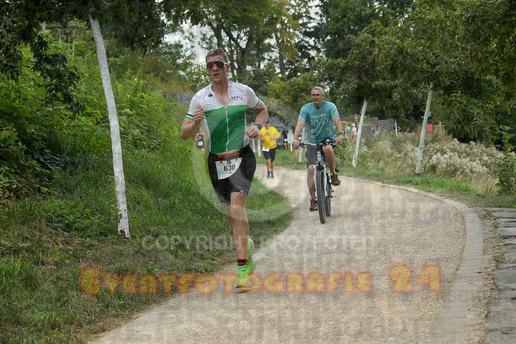 250824_1403_EX1_4772 | Sportfotografie im Rhein-Sieg Kreis, Köln, Bonn, NRW, Rheinland Pfalz, Hessen, etc. Unser Tätigkeitsfeld umfasst den Laufsport vom Volkslauf über den Marathon, Duathlon, Triathon bis zum Ultralauf wie Kölnpfad Ultra oder Schindertrail.