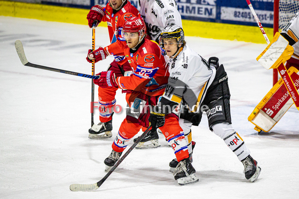 EC Peiting vs EV Füssen | Eishockey Oberliga Süd Vorrunde 2024/2025, EC Peiting vs EV Füssen, 20241002,Kampf vor dem Füssner Tor,2024-10-02 in Peiting (Eisstadion)Dennis KRUTSCH (ECP 82), Edgars VEILANDS (EVF 47)Copyright: WolfgangxLindner foto-lindner.de