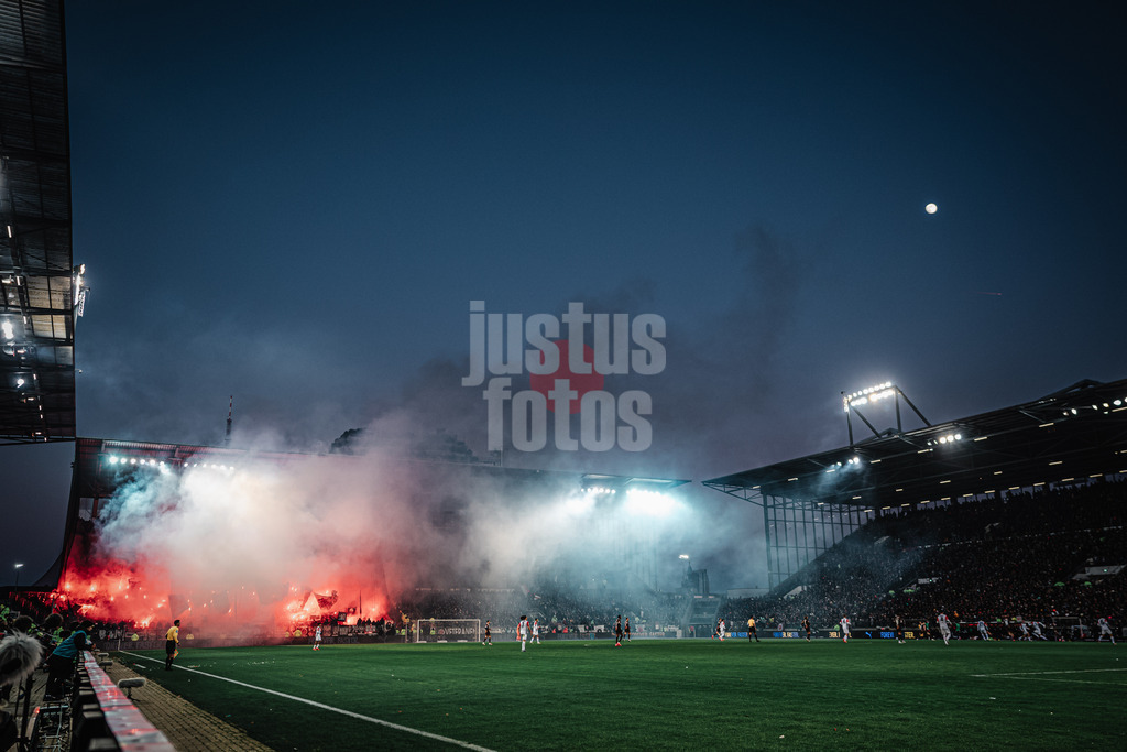 Fußball | Männer | Saison 2024/2025  | Fußball-Bundesliga | 16. Spieltag | FC St. Pauli vs. Eintracht Frankfurt | 11.01.2025 | Pyrotechnik im Fanblick der Auswärtsfans aus Frankfurt
