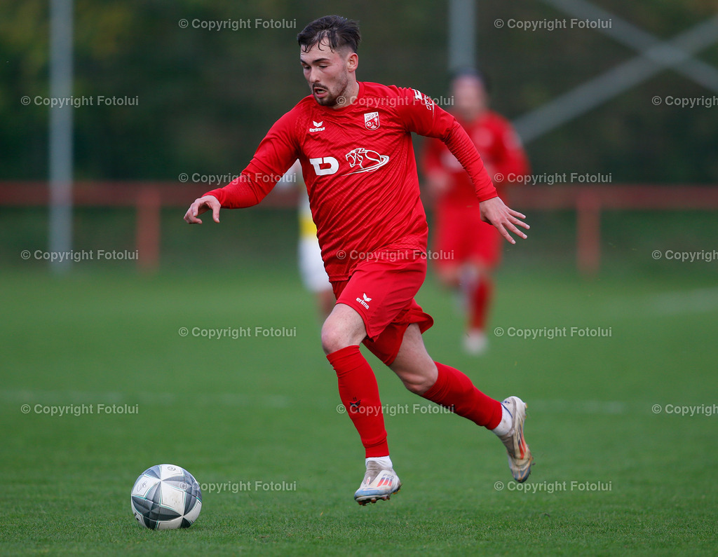 A_LUI_021124_20 | SPORT FUSSBALL ASKOE OEDT-HAKA TRAUN 02.11.2024 IM BILD : FLORIAN AIGNER (OEDT1B) UND (TRAUN)FOTO:FOTOLUI