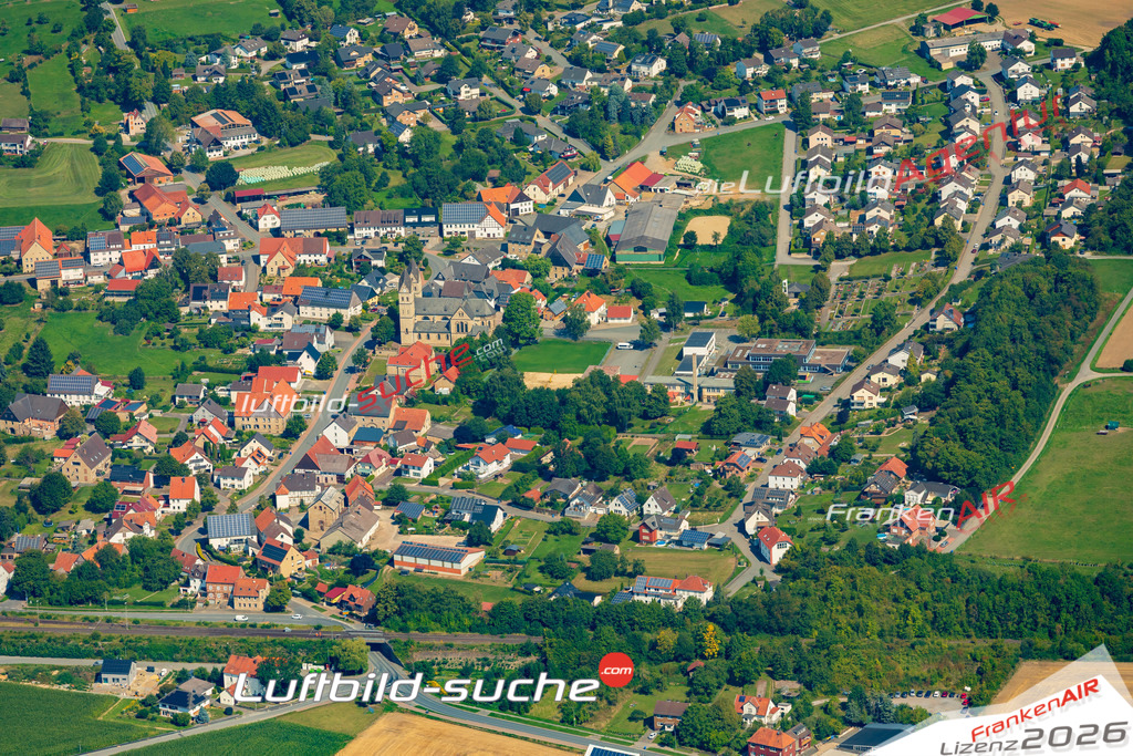 Klassische Luftaufnahme ohne Drohne zeigt:Rimbeck bei Warburg - Die Luftbildaufnahme wurde 2025 vom UL-Flugzeug heraus erstellt ( keine Drohnenaufnahme ) - Hochauflösende Luftaufnahme -Nicht vergleichbar mit Google Maps oder Satelittenbilder- Die Geschenkidee !Mit Lizenz und Bildrechte bestellbar