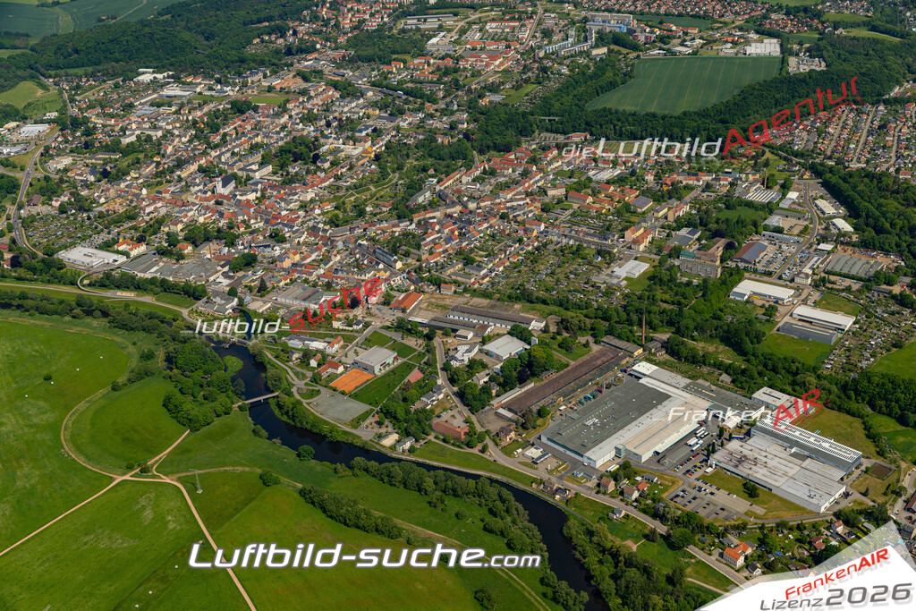Das Luftbild der Stadt Frankenberg/Sa. wurde 2022 vom Flugzeug heraus erstellt (keine Drohnen-Aufnahmen) Aufnahmehöhe ca.450 Meter- hohe Bildauflösung und Druck-Qualität. Garantiert!