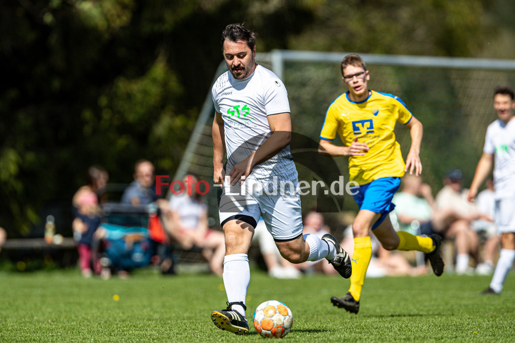 SC Böbing vs SG SV Eberfing/SV Söchering | Abstiegs Qualifikationsrunde A-Klasse Gruppe P, SC Böbing vs SG SV Eberfing/SV Söchering, 20240414,
Philip KNECHT (SVES 5),
2024-04-14 in Böbing (Sportplatz Böbing)
5 Philip KNECHT (SVES 5)
Copyright: WolfgangxLindner foto-lindner.de