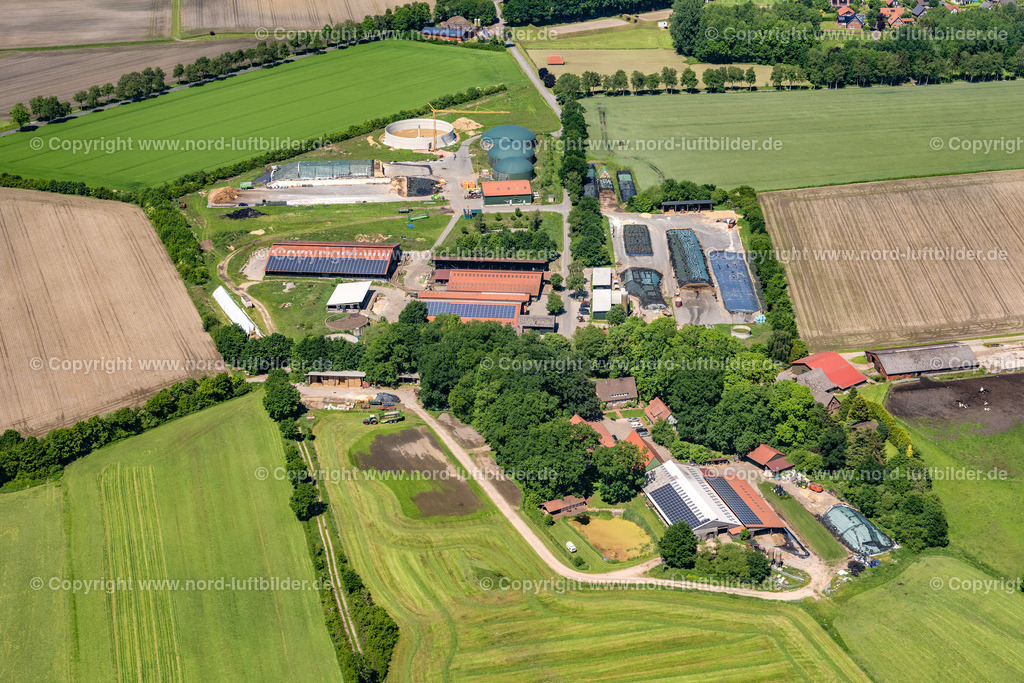 Bargstedt_Jithof_ELS_7204030622 | BARGSTEDT 03.06.2022 Ortsansicht der Straßen und Häuser der Wohngebiete an der Straße Jithof in Bargstedt im Bundesland Niedersachsen, Deutschland. // Town View of the streets and houses of the residential areas on street Jithof in Bargstedt in the state Lower Saxony, Germany. Foto: Martin Elsen