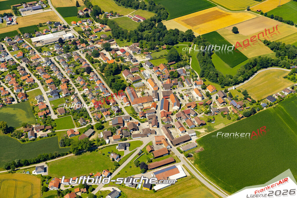 Aktuelles Luftbild von Münchsdorf Roßbach - Die Luftaufnahme wurde 2022 mittels UL-Flugzeug erstellt ( keine Drohne ) - hochauflösende Kamera-Systeme von  Canon -Beste Qualität - Für grossformatige Ausdrucke geeignet. Die Geschenkidee !