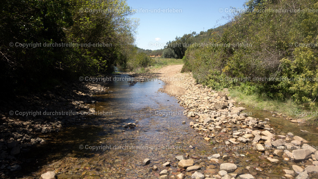 Rio de Fornalha nahe Cortelha, Serra do Caldeirão, Algarve | Rio de Fornalha nahe Cortelha, Serra do Caldeirão, Algarve - Realisiert mit Pictrs.com