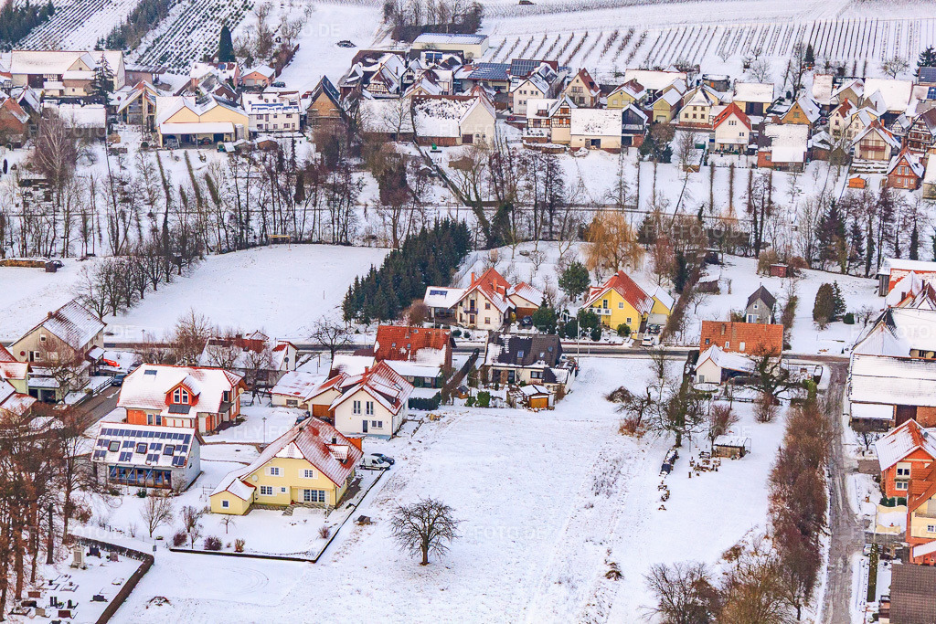 Luftbild: Friedhofstraße bei Schnee in Dierbach im Bundesland Rheinland-Pfalz in Deutschland. Foto: IMG_23670.jpg vom 16.01.2010 durch Werner Riehm/FLY-FOTO.de