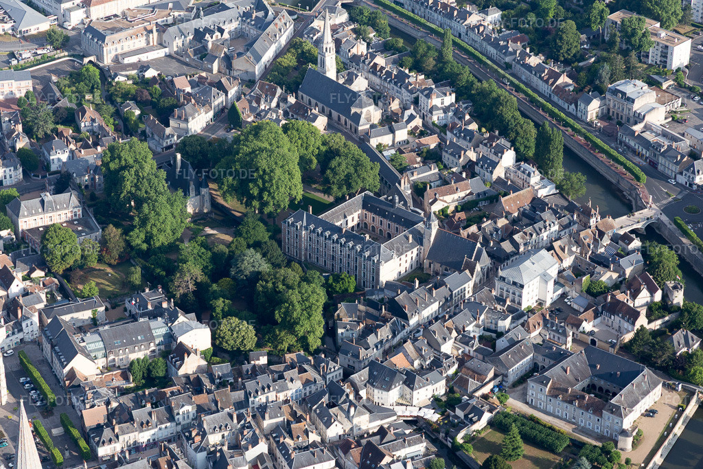 Luftbild: Ortsansicht in Vendôme im Bundesland Loir-et-Cher in Frankreich. Foto: IMG_101095.jpg vom 24.06.2017 durch Werner Riehm/FLY-FOTO.de