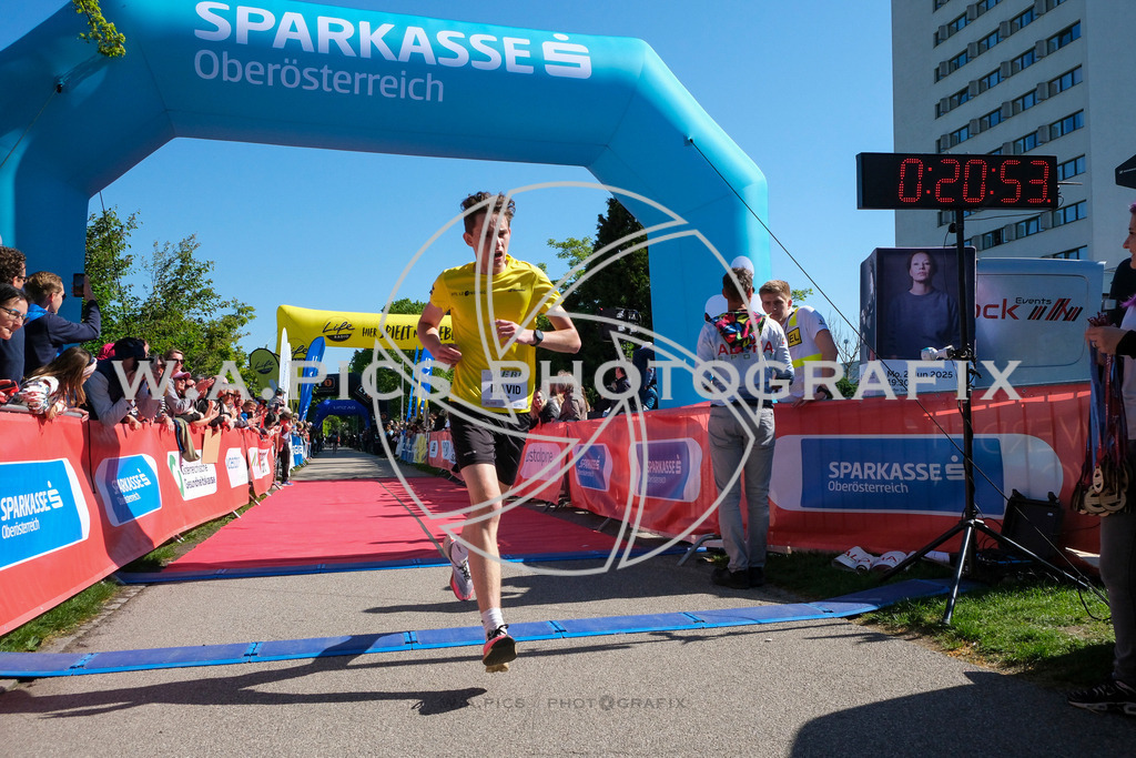 ..... | LINZ,AUSTRIA,27.April 24, Int. 3 Brückenlauf Linz  , Image shows: Photo: WAPICS / Michael ring