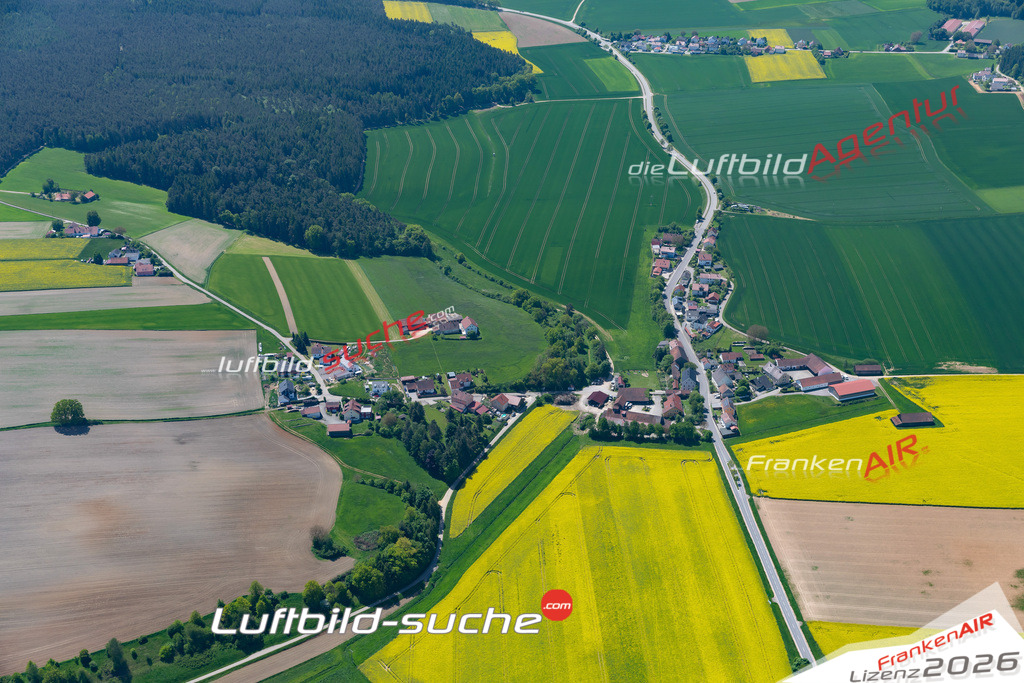 Die Luftaufnahme schwaighausen - Lappersdorf wurde 2021 mittels Flugzeug (keine Drohne) erstellt. Hohe Auflösung -für große Poster und Wandbilder geeignet!