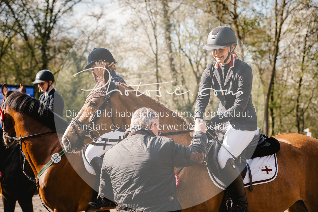 3I6A3787 | Stimmungsvolle Portraits und Reitsportfotografie im Ruhrgebiet und im Münsterland.

Pferdefotografie, Hundefotografie, Tierfotografie, Reportagen, Portraits von Tier und Mensch, Turnierfotografie in Bochum, Recklinghausen, Marl, Haltern am See, Dülmen.. - Realisiert mit Pictrs.com