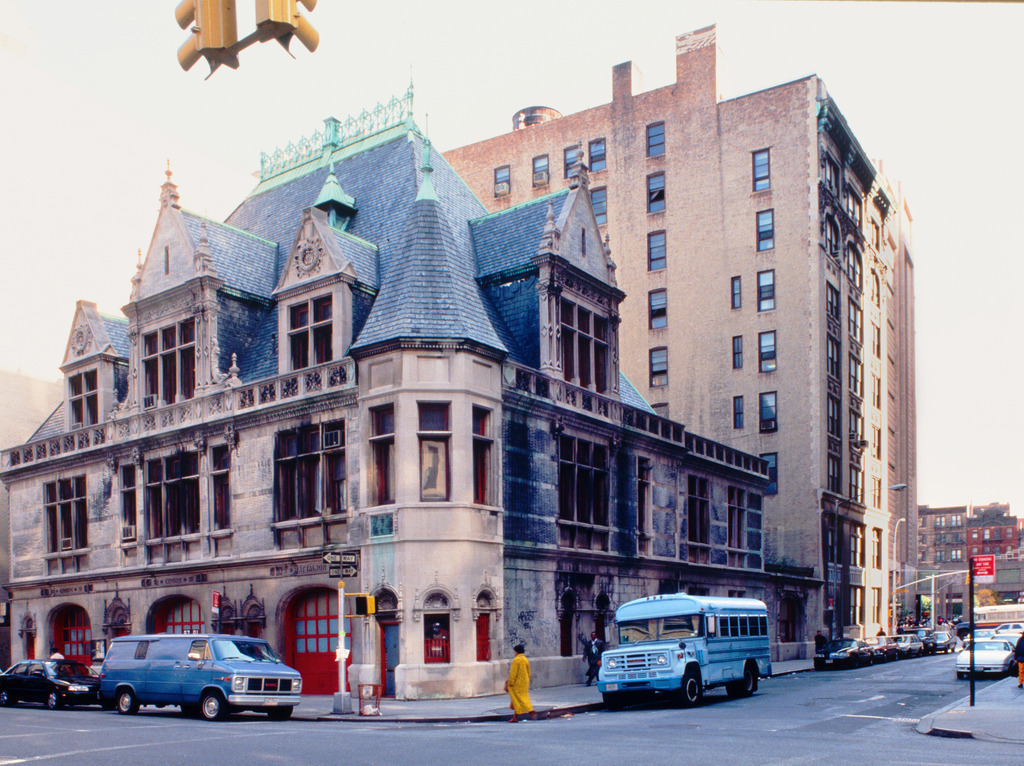 05USA_N.Y.C._Downtown_1983_1696 | Beegebilder online. 
BIldarchiv von Beege Fotodesign mit ausgewählten Werken, die sich besonders gut für die Dekoration Ihrer Räume oder Wände eignen. 