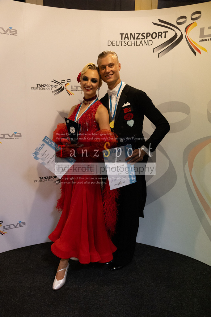 20250906_LM_By_HGR-S-Std_7937 | Tanzsportbilder, Standardtanz, Lateintanz, WDSF, DTV, LTVB, dancecomp, goc, hessen tanzt, blaues band der spree, walzer, tango, wiener walzer, slowfox, quickstepp, samba, rumba, cha-cha-cha, paso doble. jive, hd-kroft photography, turniertanzsport