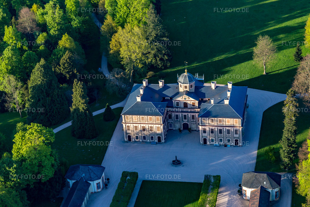 Luftbild: Schloß Favorite bei Förch im Ortsteil Förch in Rastatt im Bundesland Baden-Württemberg in Deutschland. Foto: IMG_099198.jpg vom 23.04.2017 durch Werner Riehm/FLY-FOTO.de